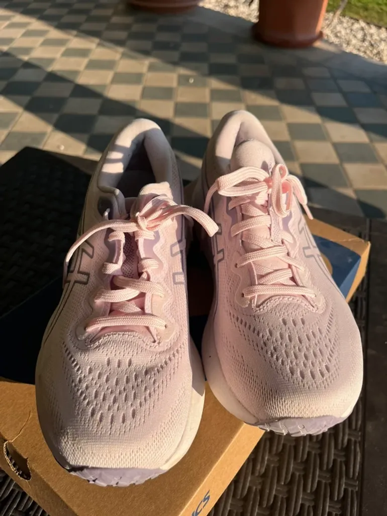 Used Asics Running Shoes bike — image 2 of 6