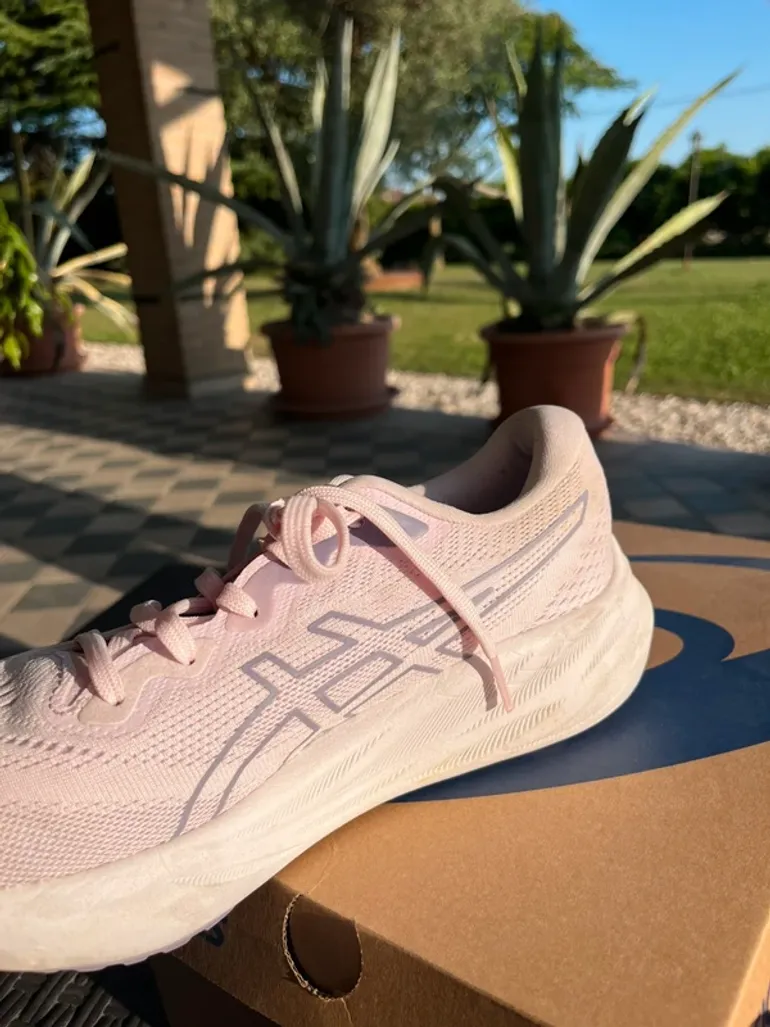 Used Asics Running Shoes bike — image 3 of 6