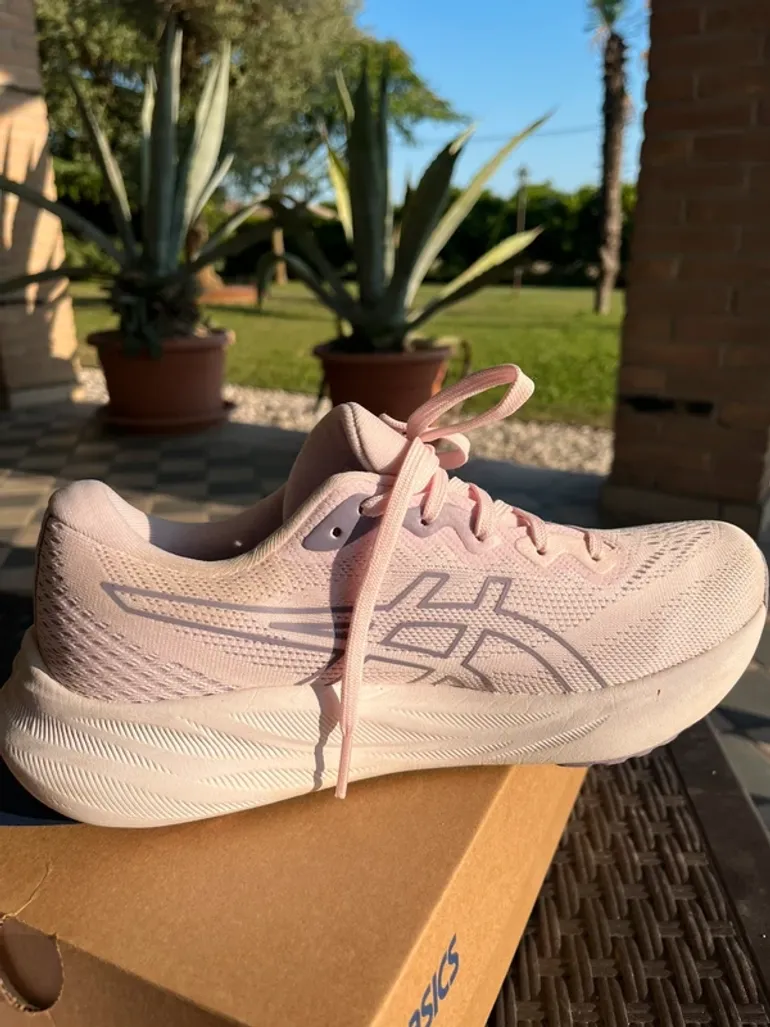 Used Asics Running Shoes bike — image 4 of 6