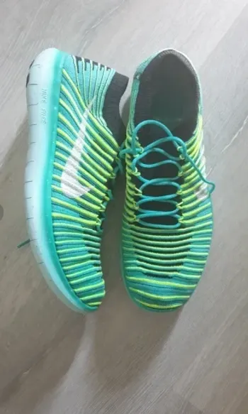 Used Simple Free RN Motion Flyknit Running Shoes
