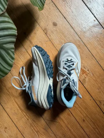 Used Saucony Xodus Ultra 3 Running Shoes