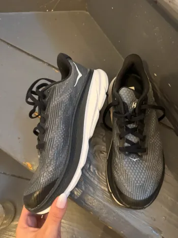 Hoka Clifton 9 bike d'occasion — image 3 sur 5