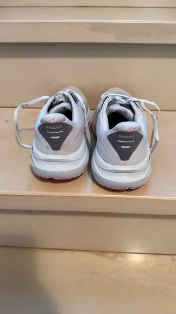 Used Brooks Ghost 17 bike — image 4 of 7