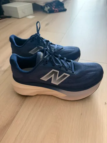 Used New Balance Fresh Foam V5 bike — image 2 of 5