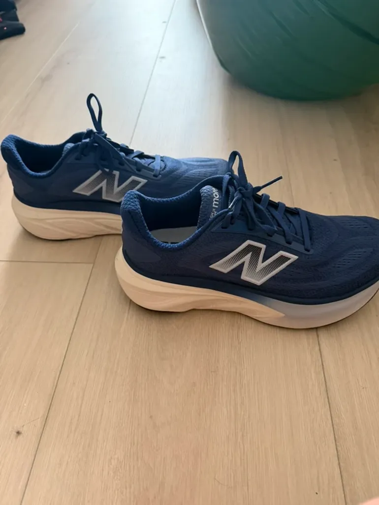 Used New Balance Fresh Foam V5 bike — image 3 of 5