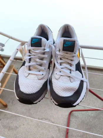 Tweedehands Nike Air Max bike — afbeelding 2 van 4