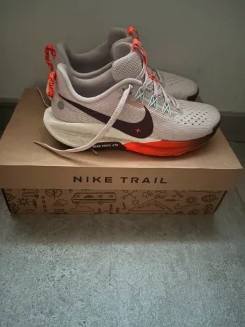 Used Pegasus trail 5 Running Shoes