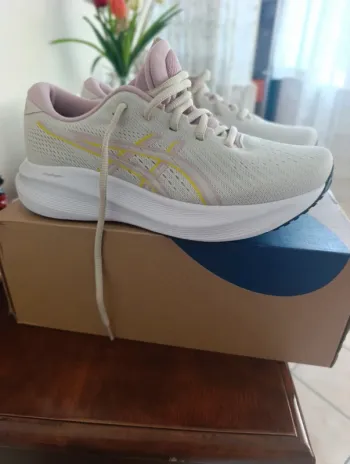 Używany Asics Amplifoam+ Running Shoes