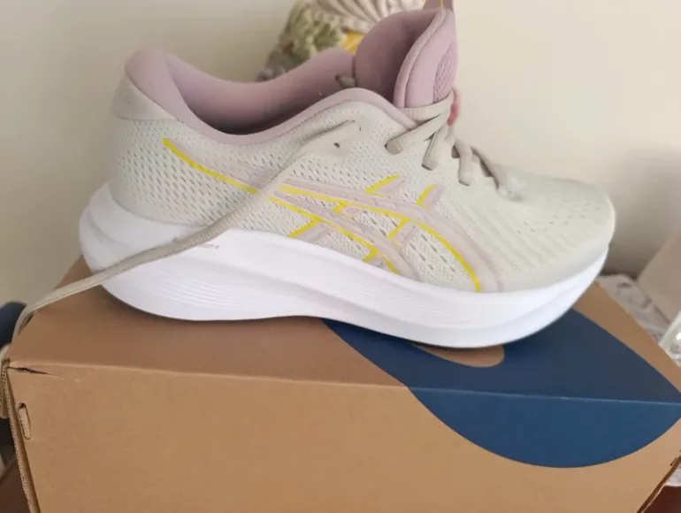 Used Asics Amplifoam+ bike — image 4 of 5