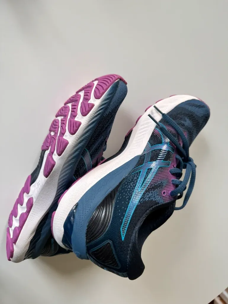 Used Asics Gel Nimbus 23 bike — image 4 of 6