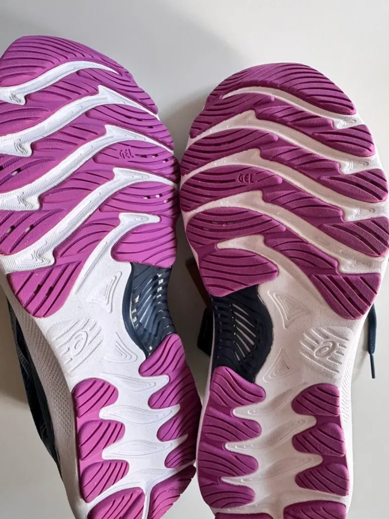 Used Asics Gel Nimbus 23 bike — image 3 of 6