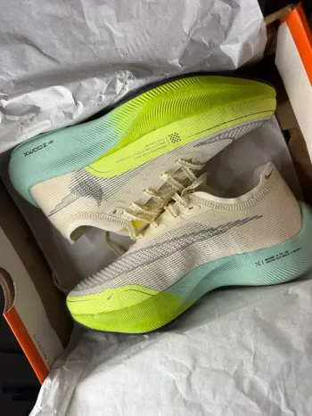 Used Nike Vaporfly II bike — image 3 of 9