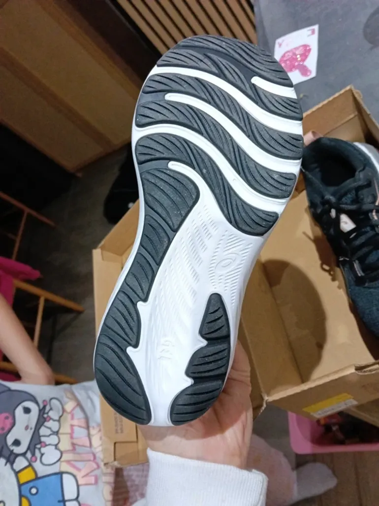Used Asics Running Shoes bike — image 2 of 6