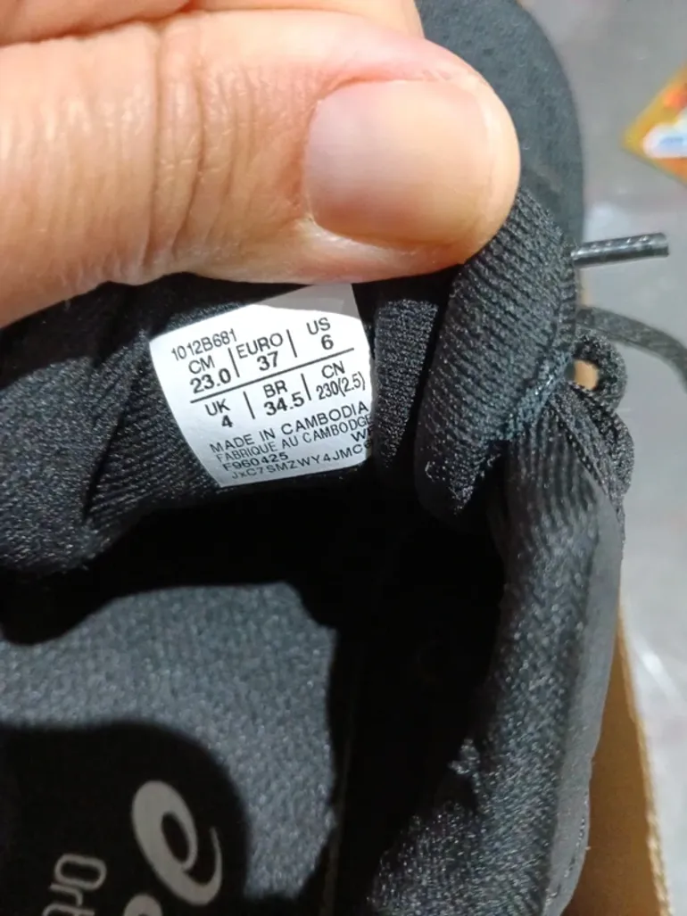 Used Asics Running Shoes bike — image 3 of 6