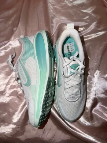 Używany 100% Vomero 18 Running Shoes