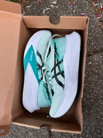 Asics Magic Speed Running Shoes d'occasion