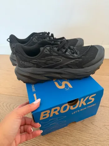 Used Brooks Cascadia Running Shoes