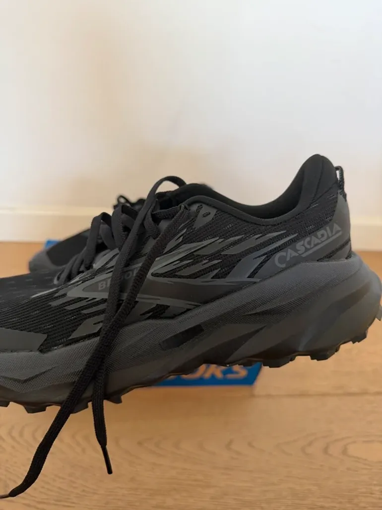 Used Brooks Cascadia bike — image 11 of 15