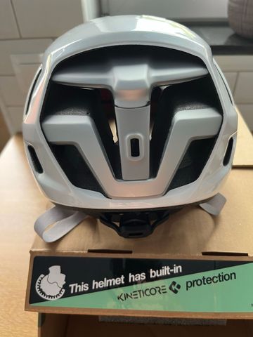 Tweedehands Lazer Sphere Helmet Kineticore 2026 bike — afbeelding 3 van 6