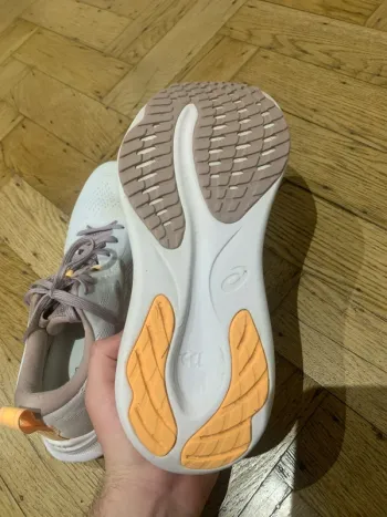 Used Asics Women Shoes bike — image 3 of 4