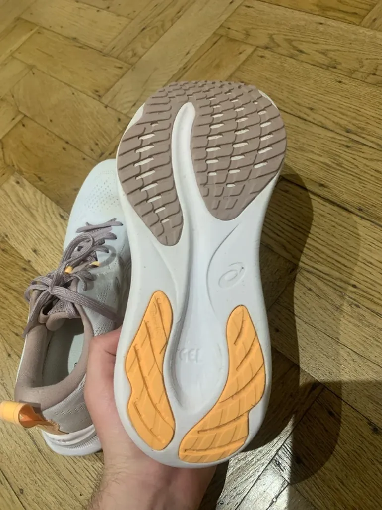 Used Asics Women Shoes bike — image 3 of 4