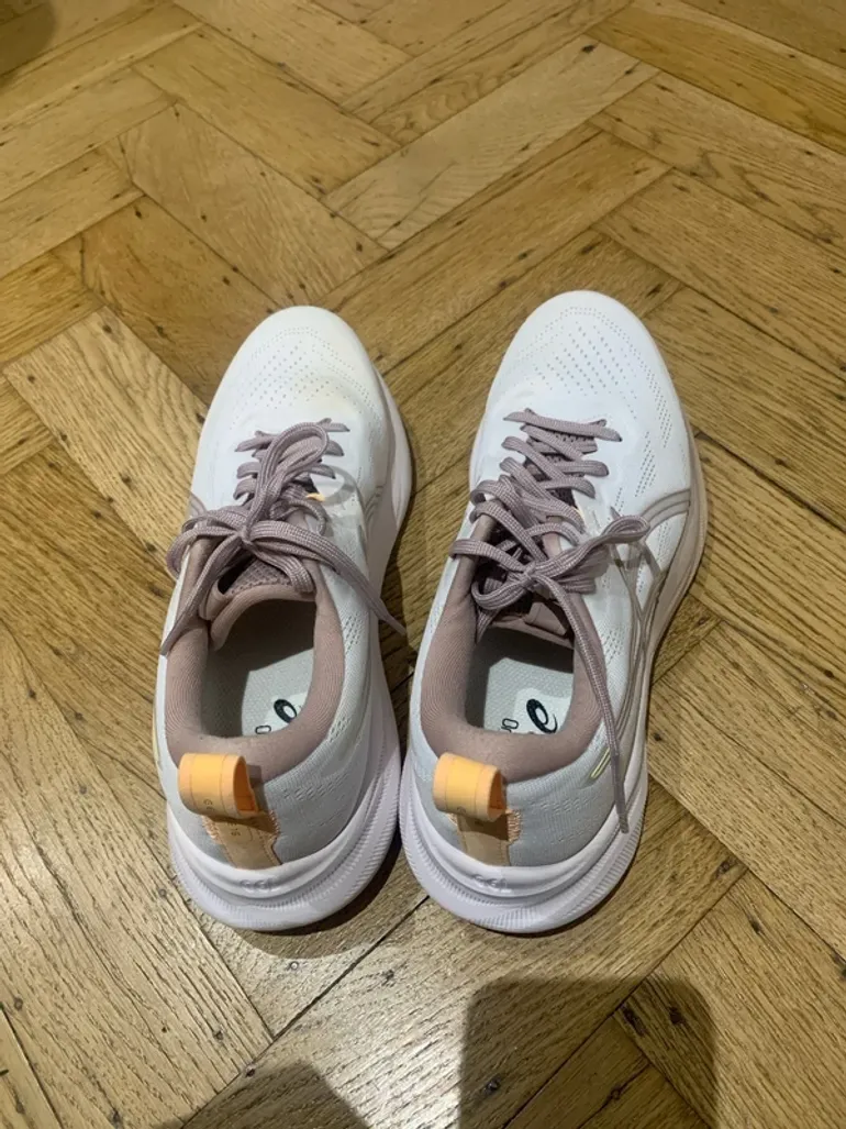 Used Asics Women Shoes bike — image 2 of 4