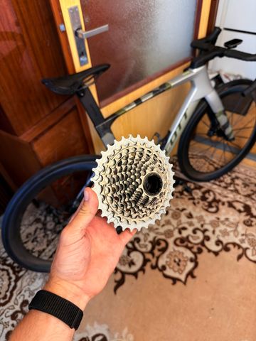 Sram XG-1290 D1 12-Speed 10-33T 2025 Drivetrain & Pedals usato