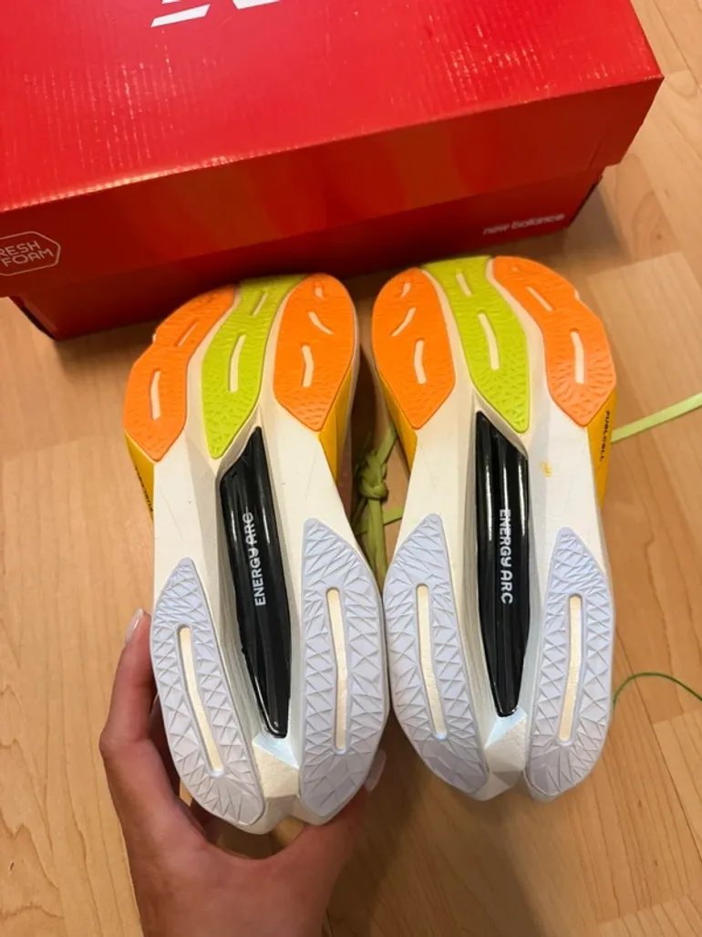 Used New Balance SuperComp Elite v4 bike — image 5 of 7
