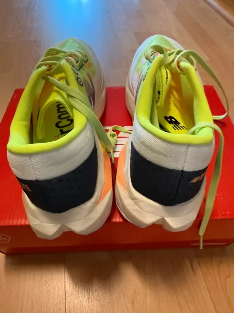Used New Balance SuperComp Elite v4 bike — image 6 of 7