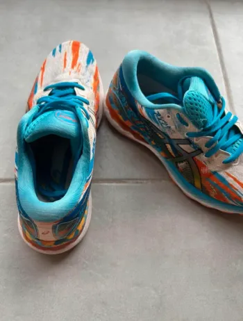 Used Asics Gel-Nimbus 23 Running Shoes