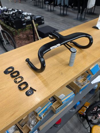 Použité Enve SES Aero Pro One-Piece Bar Cockpit