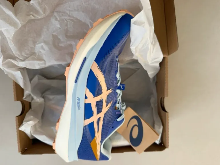 Used Asics fujispeed 4 bike — image 3 of 5