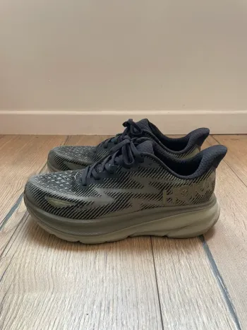 Used Hoka Clifton 9 Running Shoes