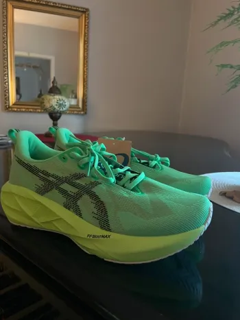 Tweedehands Asics Novablast 5 Running Shoes