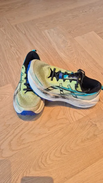 Used Asics Trabuco Max 4 Running Shoes