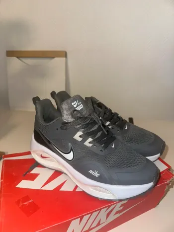Gebrauchtes Nike Air Max Zoom Running Shoes