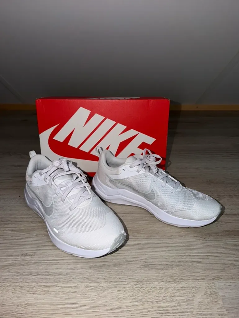 Used Nike Sneakers bike — image 3 of 4