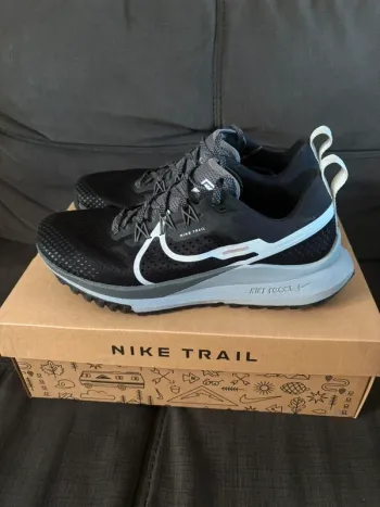 Gebrauchtes Pegasus Trail 4 Running Shoes