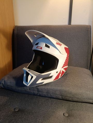 Tweedehands LEATT MTB 1.0 DH Helmet 2024 bike — afbeelding 2 van 18