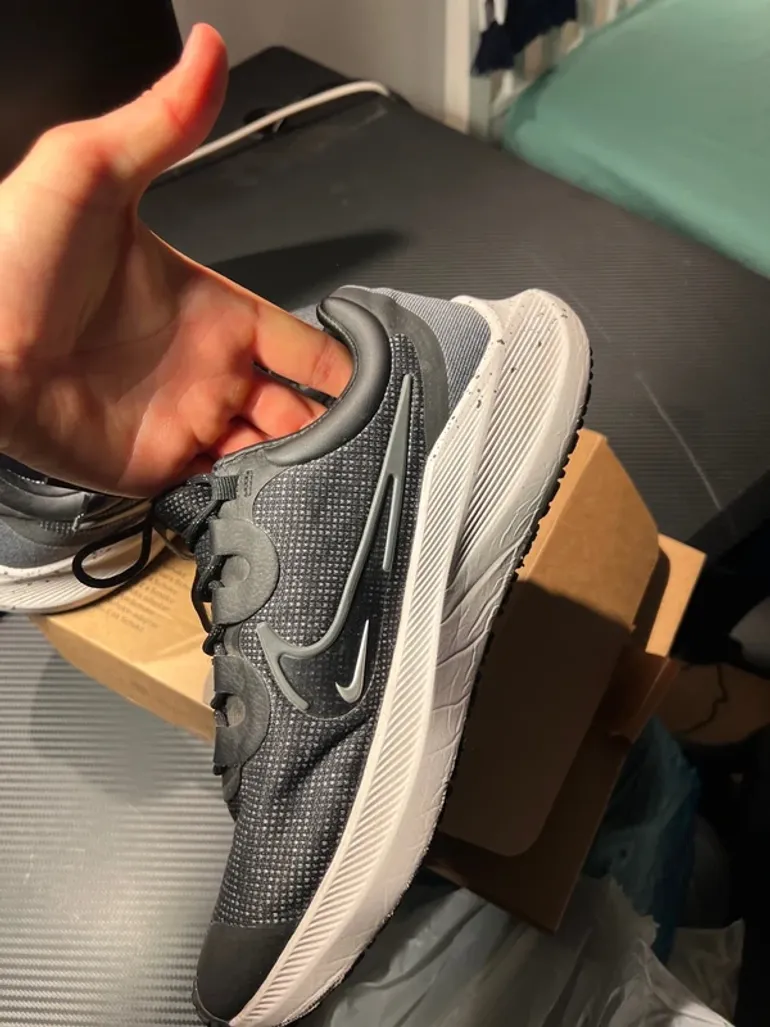 Brugt Nike Zoom Winflo 8 Shield bike — billede 4 af 9