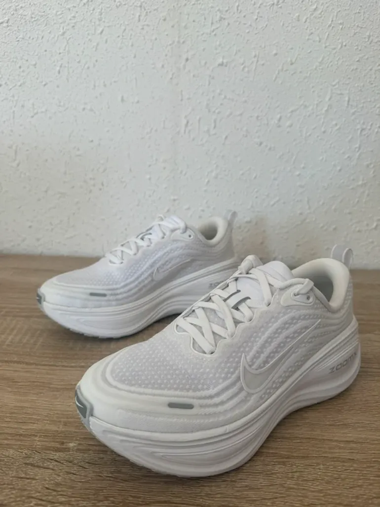 Used White Vomero Plus bike — image 2 of 8