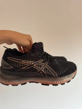Used Asics Running Shoes size 37 Running Shoes