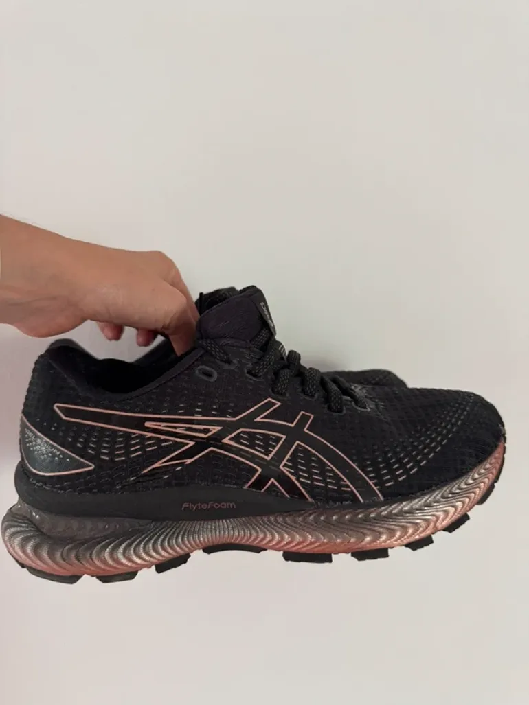 Used Asics Running Shoes size 37 bike — image 4 of 6