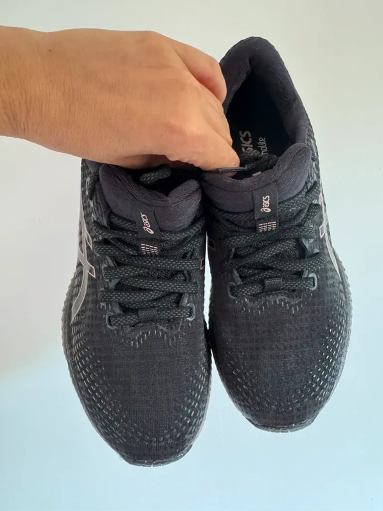 Used Asics Running Shoes size 37 bike — image 3 of 6