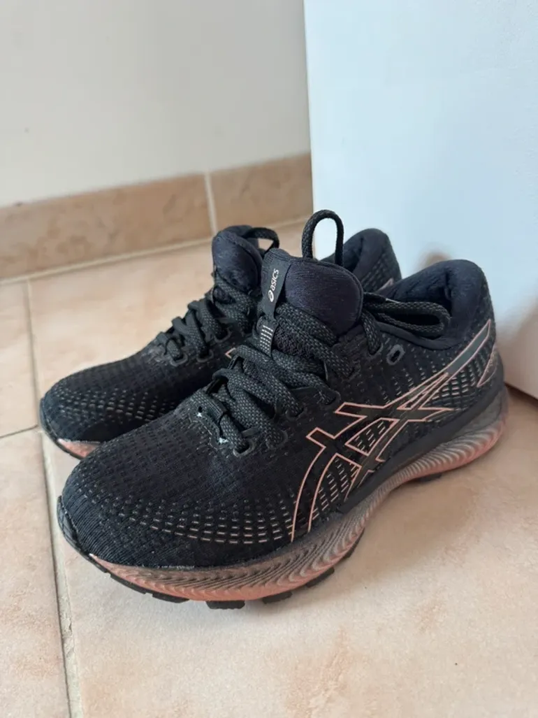 Used Asics Running Shoes size 37 bike — image 2 of 6