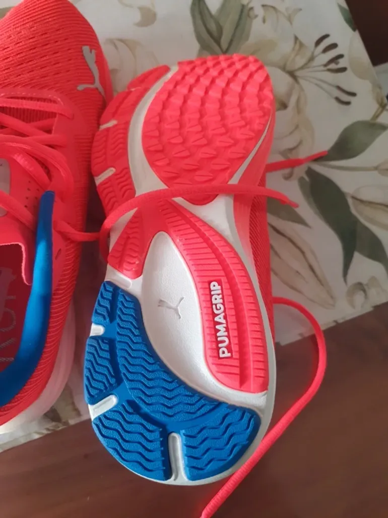 Puma Laufschuhe Größe 36 bike d'occasion — image 3 sur 4