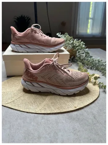 Used Rose Clifton 7 Running Shoes