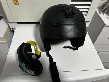 Decathlon Ski Helmet and Goggles 2020 Wintersport Accessories usato