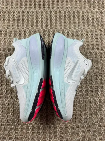 Nike Vomero 18 bike d'occasion — image 3 sur 5