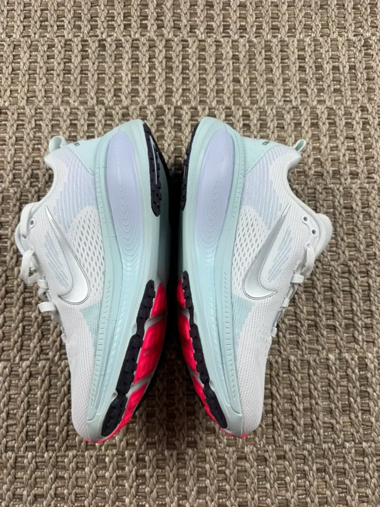 Nike Vomero 18 bike d'occasion — image 3 sur 5